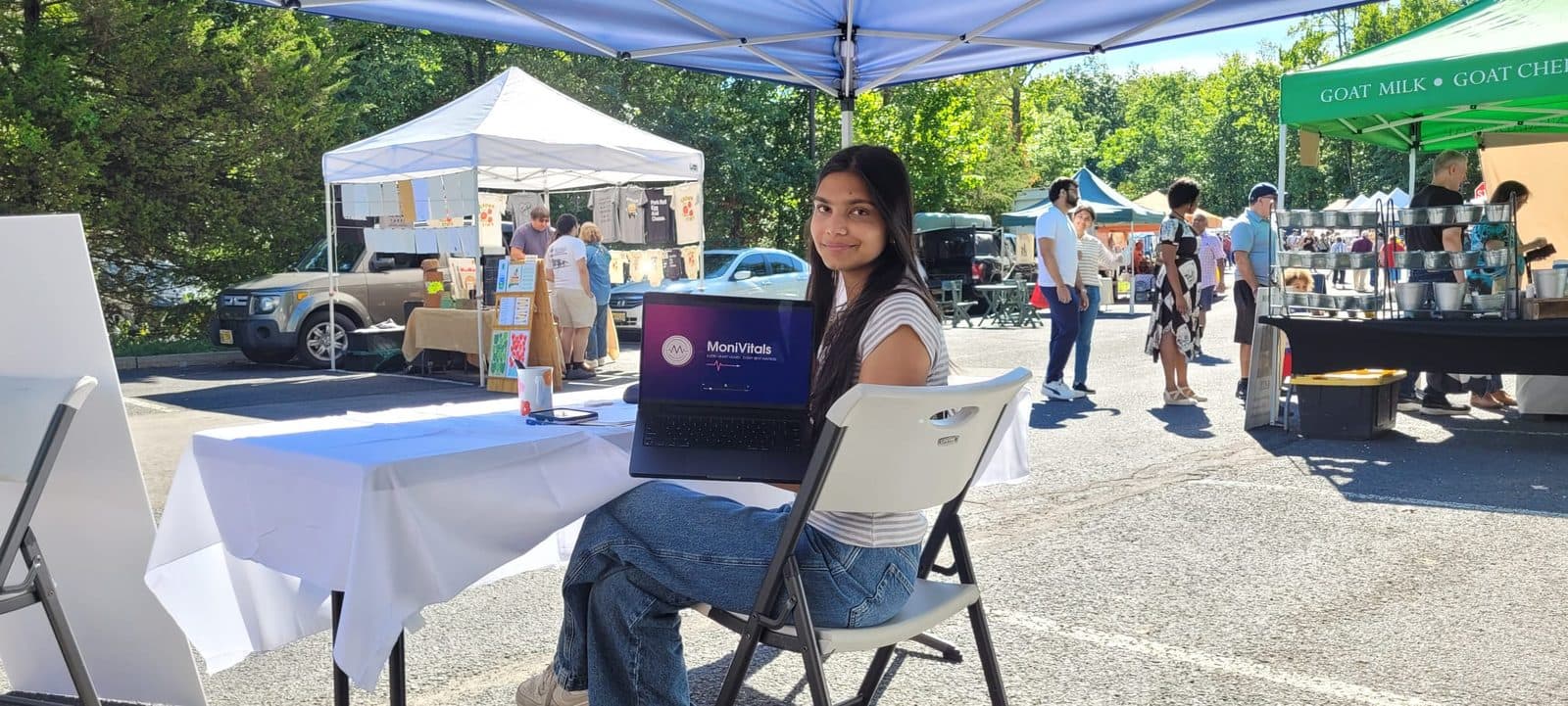 Showing the MoniVitals app on a laptop at the farmers market
